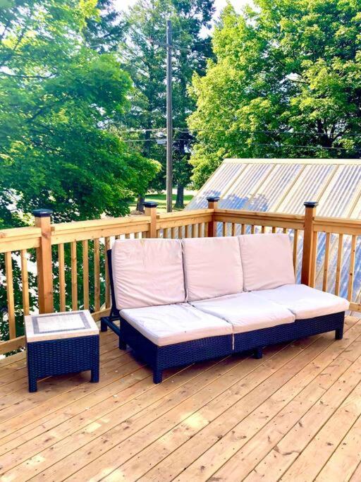 Victorian Guest Getaway-20Mins To Glacier National Park-10Mins To Airport! 컬럼비아 폴스 외부 사진