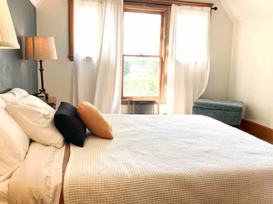 Victorian Guest Getaway-20Mins To Glacier National Park-10Mins To Airport! 컬럼비아 폴스 외부 사진