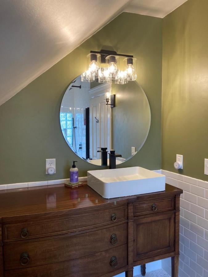 Victorian Guest Getaway-20Mins To Glacier National Park-10Mins To Airport! 컬럼비아 폴스 외부 사진