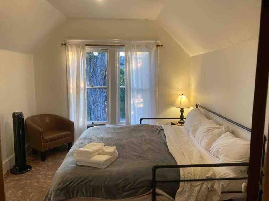 Victorian Guest Getaway-20Mins To Glacier National Park-10Mins To Airport! 컬럼비아 폴스 외부 사진